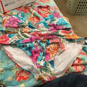 Terra sky bikini top is a 16-18 bottoms are a 20-22